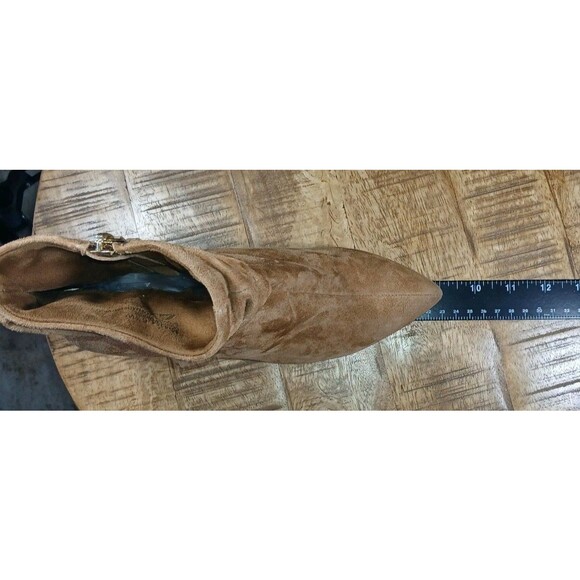 Bella Vita Tan/Beige Suede Sz 6. 5 Bootie Tapered Heel Ankle Boots Gold Zipper - Picture 13 of 15